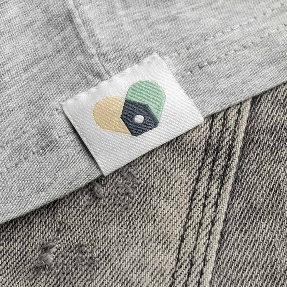 custom-wovenl-labels-tshirt